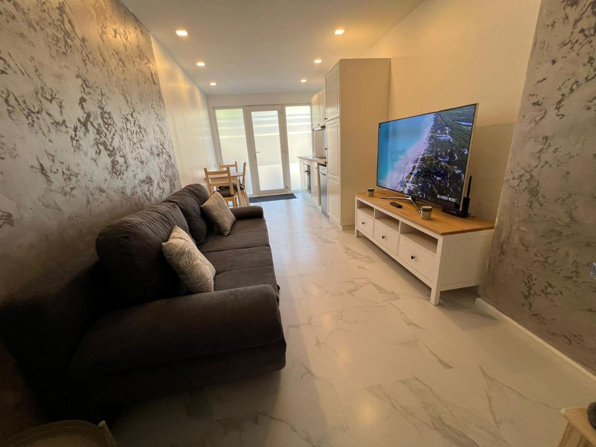 Il Punto Apartment Авранш Екстериор снимка